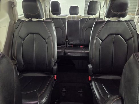 Used 2017 Chrysler Pacifica Touring-L FWD image 21