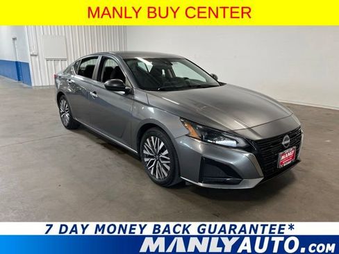 Used 2024 Nissan Altima 2.5 SV FWD image 1