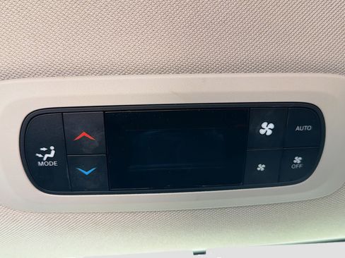 Used 2023 Chrysler Pacifica Touring-L FWD image 21
