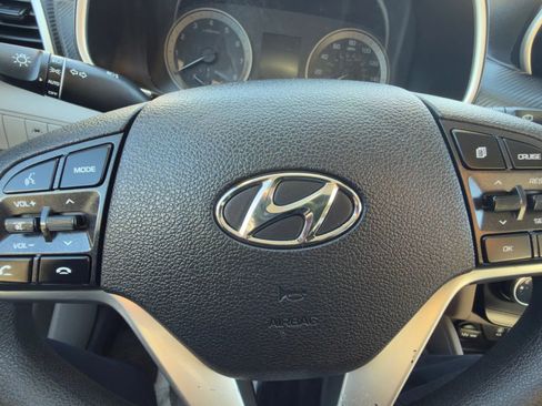 Used 2019 Hyundai Tucson SE image 17
