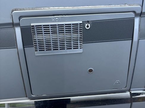 Used 2015 Mercedes-Benz Sprinter 3500 image 36