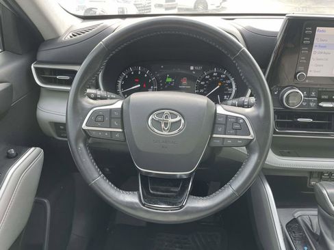 Used 2021 Toyota Highlander XLE image 25