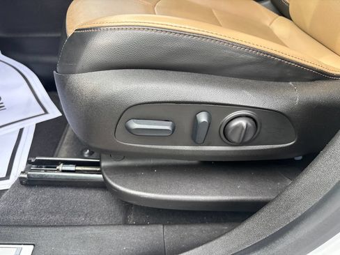 Used 2022 Chevrolet Equinox Premier AWD/4WD image 22