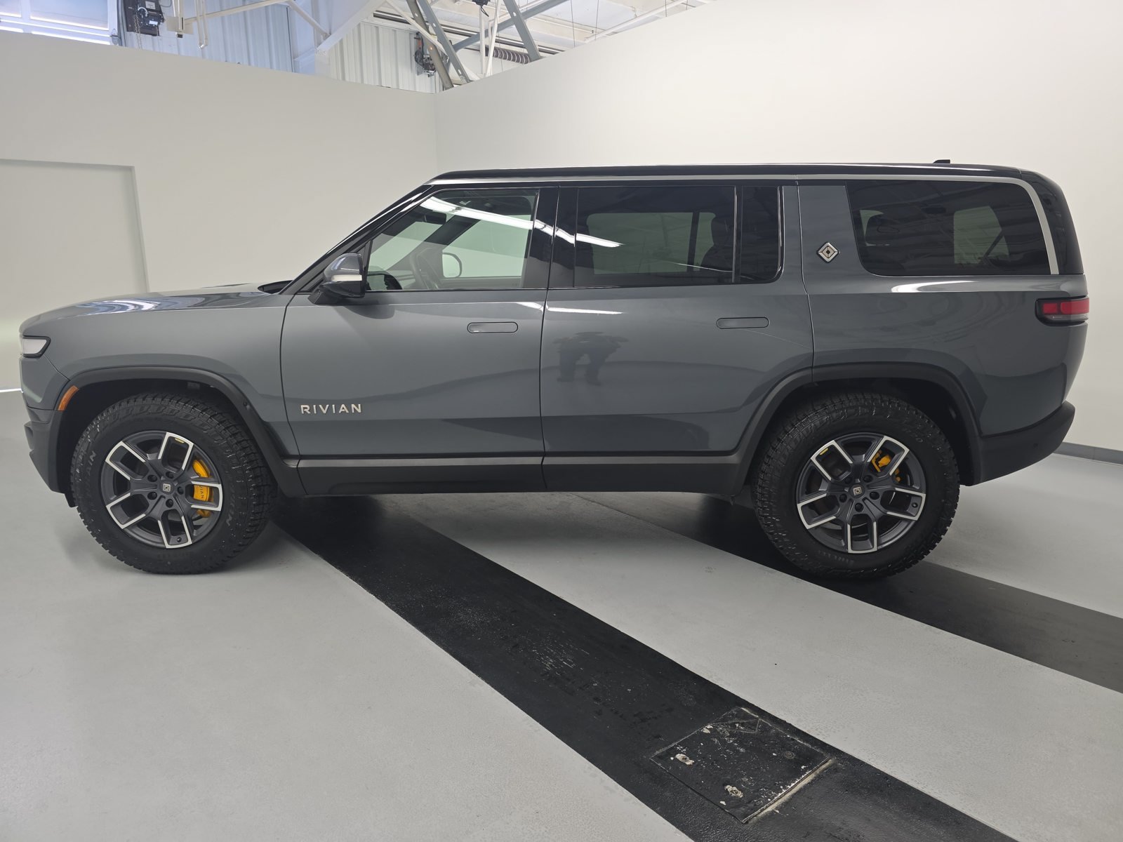 Used 2022 Rivian R1S Launch Edition Quad AWD/4WD image 2