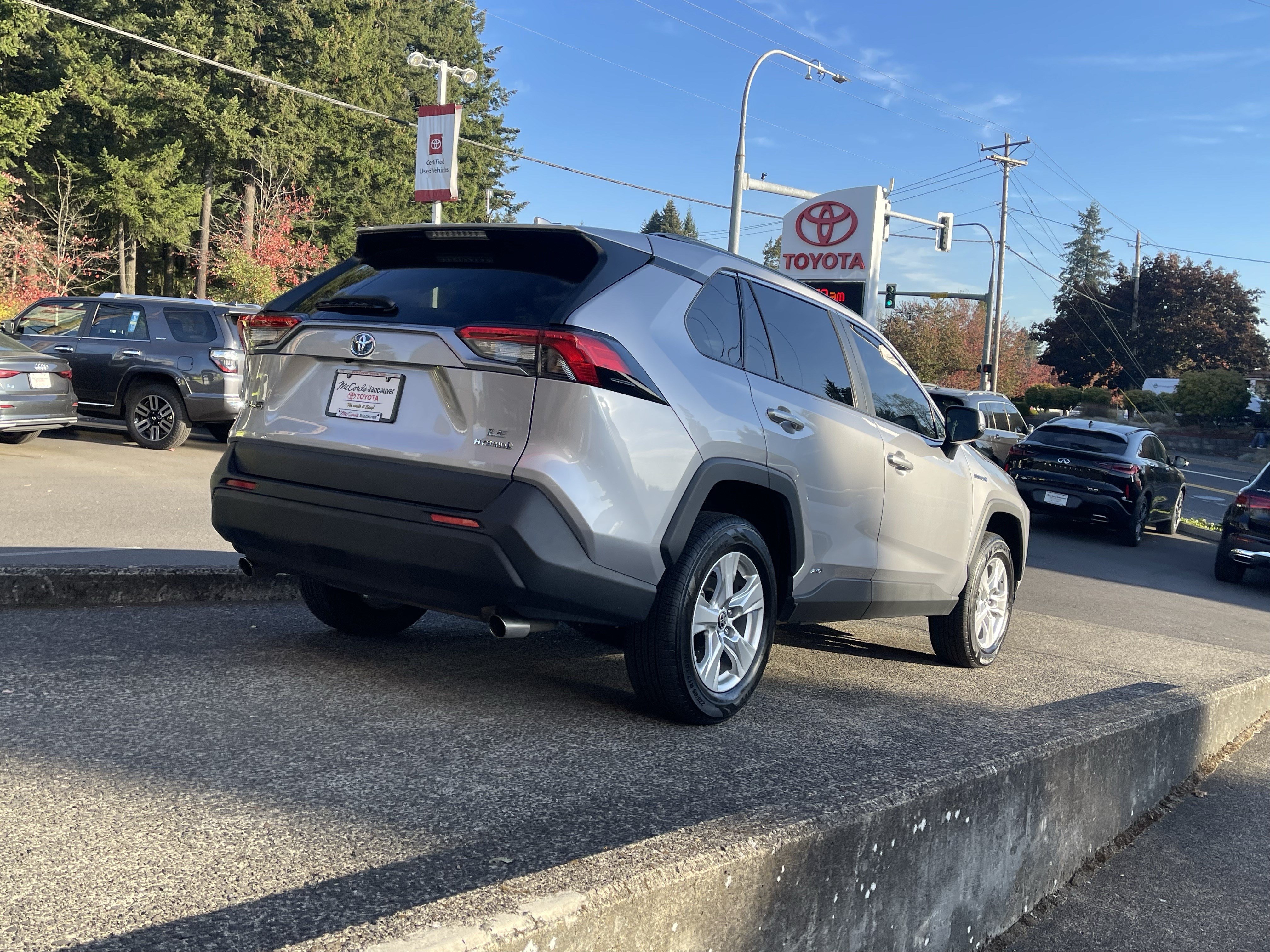 Certified 2021 Toyota RAV4 LE AWD/4WD image 8
