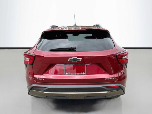 Used 2024 Chevrolet Trax ACTIV w/ Sunroof Package FWD image 4