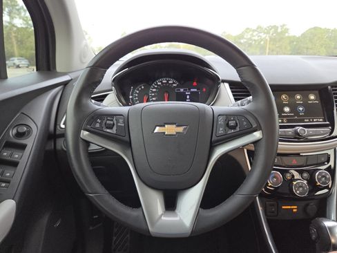 Used 2019 Chevrolet Trax Premier FWD image 27