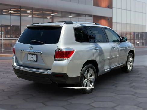 Used 2012 Toyota Highlander Limited w/ Tow Pkg FWD image 6