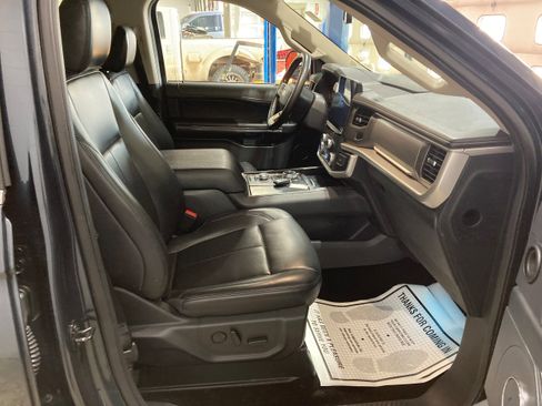 Used 2022 Ford Expedition Max XLT image 4