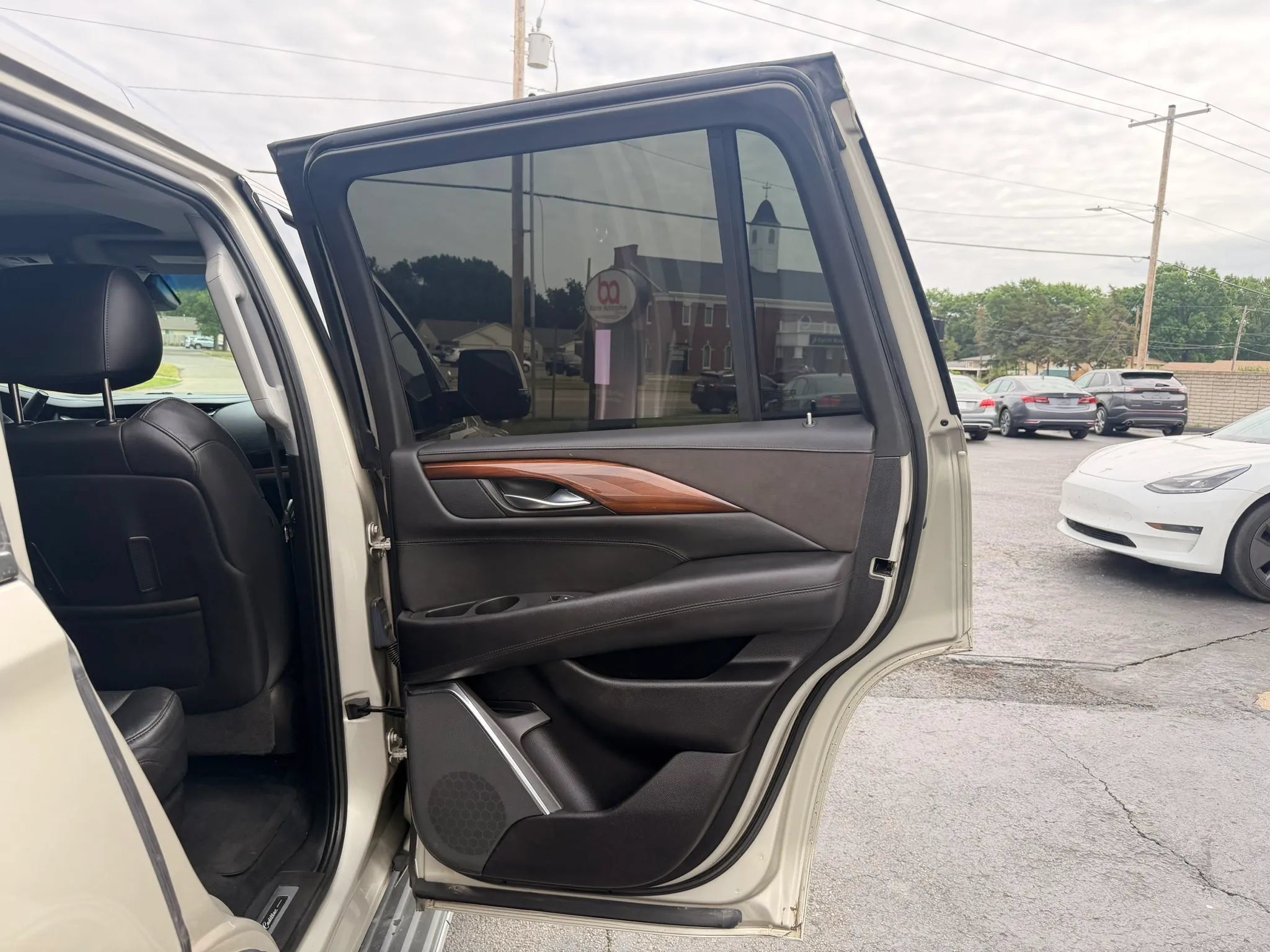 Used 2016 Cadillac Escalade Luxury AWD/4WD image 34