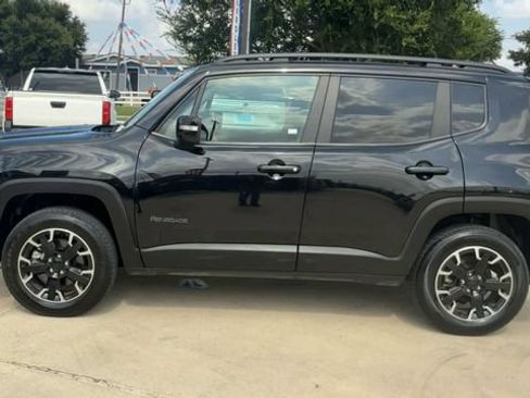 Used 2023 Jeep Renegade Latitude AWD/4WD image 5