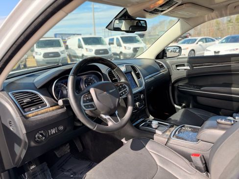 Used 2017 Chrysler 300 C w/ Safetytec Plus Group image 15
