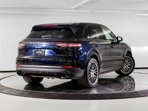 Certified 2022 Porsche Cayenne Platinum Edition image 7