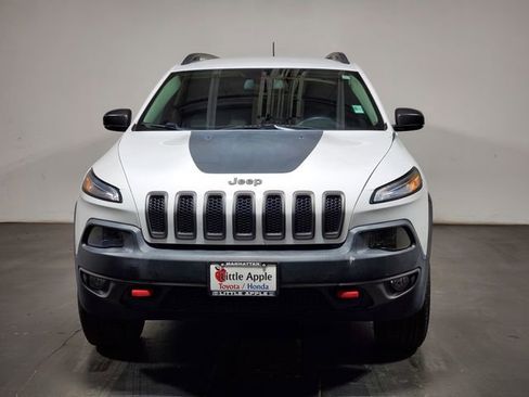 Used 2018 Jeep Cherokee Trailhawk image 3