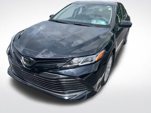 Used 2020 Toyota Camry LE FWD image 3