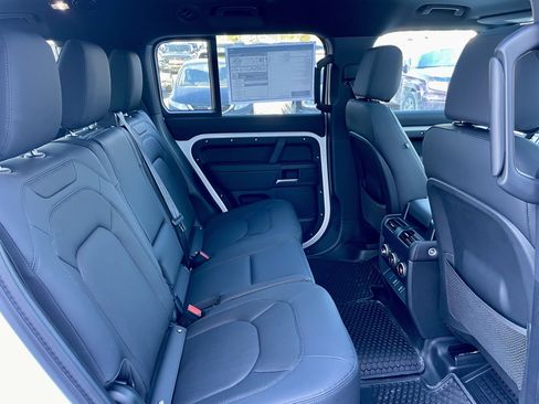 New 2026 Land Rover Defender 130 X-Dynamic SE image 31