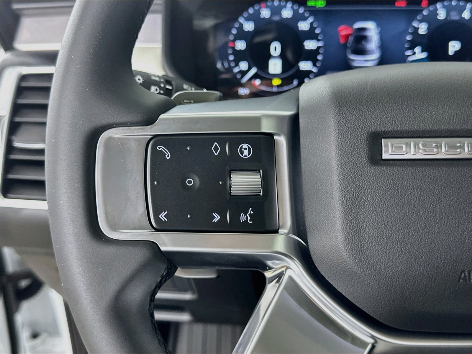 New 2026 Land Rover Discovery Limited Edition AWD/4WD image 18