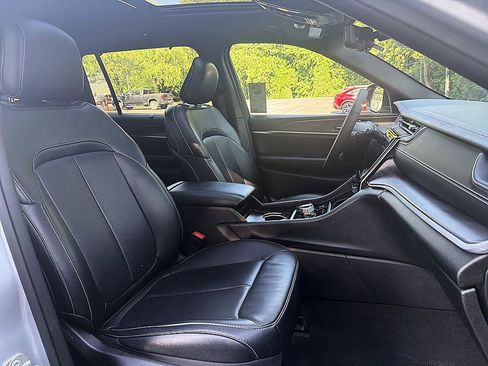 Used 2024 Jeep Grand Cherokee L Limited w/ Luxury Tech Group II AWD/4WD image 21