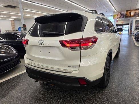 Used 2019 Toyota Highlander SE AWD/4WD image 5
