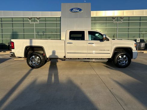 Used 2019 GMC Sierra 3500 Denali w/ Duramax Plus Package image 6