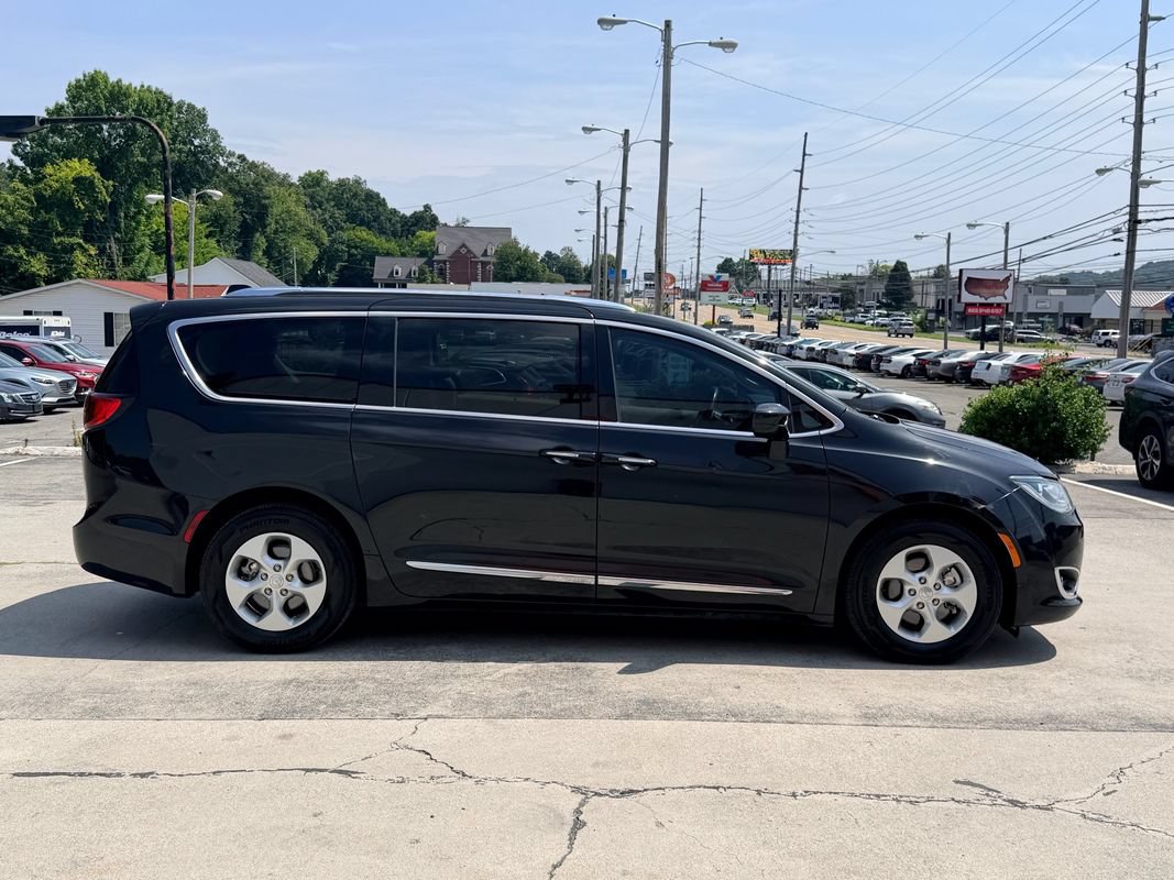 Used 2017 Chrysler Pacifica Touring-L Plus FWD image 7