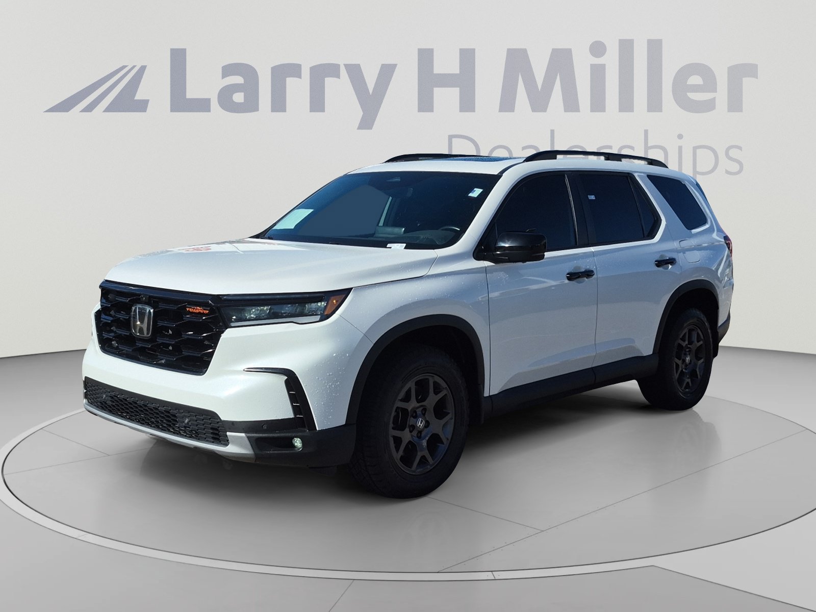 Used 2024 Honda Pilot TrailSport image 1