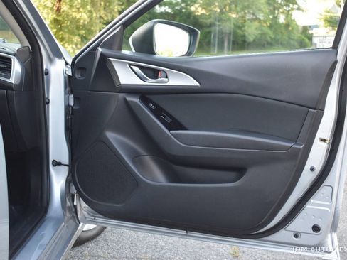 Used 2017 MAZDA MAZDA3 Sport FWD image 9