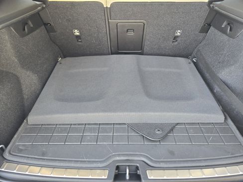 Used 2019 Volvo XC40 T4 Inscription image 43