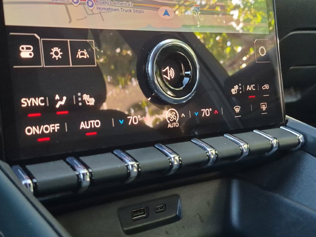 New 2027 GMC Terrain AT4 w/ Technology Package II AWD/4WD image 32