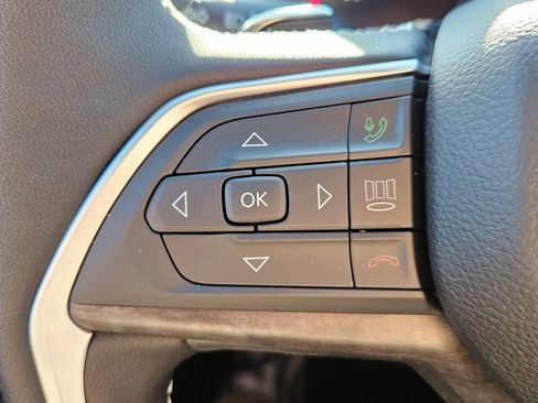 New 2026 Jeep Grand Cherokee Altitude image 12