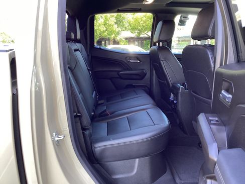 Used 2024 GMC Canyon Elevation w/ Elevation Premium Package AWD/4WD image 16