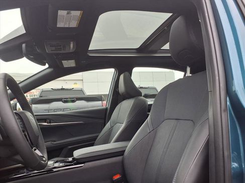 Used 2025 Toyota Camry XSE image 7