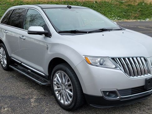 Used 2013 Lincoln MKX Base image 2
