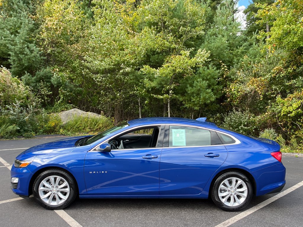 Used 2023 Chevrolet Malibu LT FWD image 2