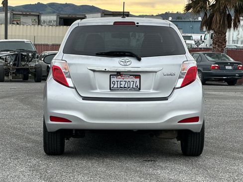Used 2012 Toyota Yaris L image 5