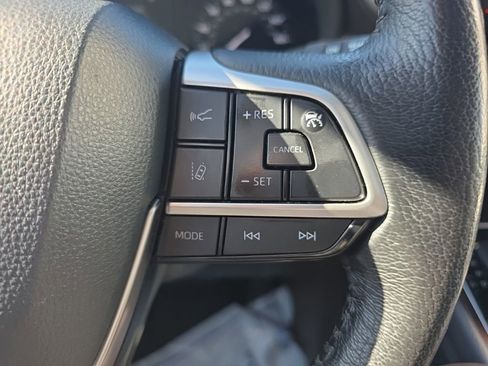 Used 2022 Toyota Sienna XLE image 24