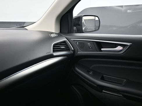 Used 2024 Ford Edge Titanium image 15