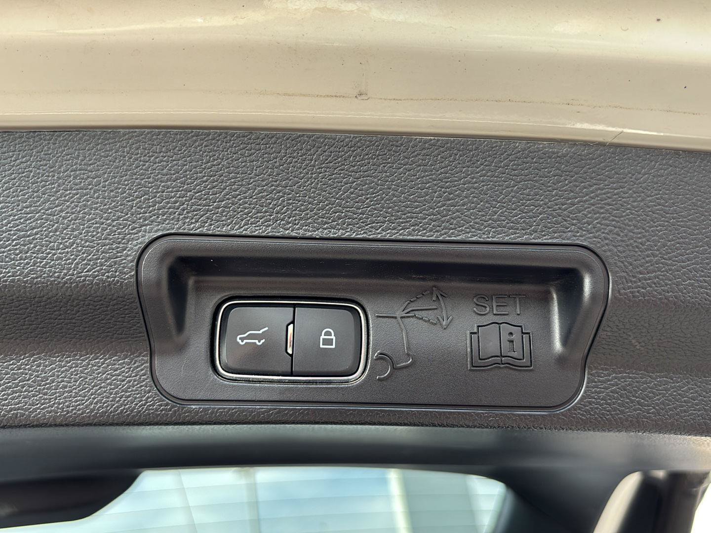 Used 2021 Ford Explorer XLT w/ Equipment Group 202A AWD/4WD image 22