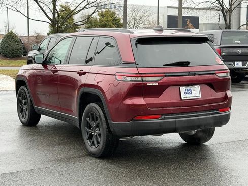 Used 2024 Jeep Grand Cherokee Altitude image 9