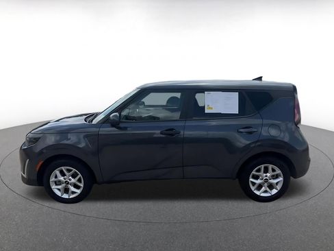 Used 2025 Kia Soul LX w/ LX Technology Package image 9