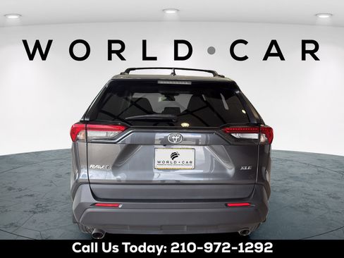 Used 2021 Toyota RAV4 XLE FWD image 14