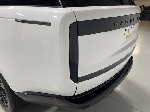 Used 2025 Land Rover Range Rover SE AWD/4WD image 14