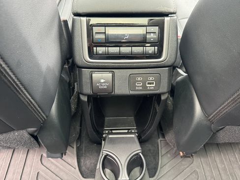 Used 2024 Subaru Ascent Touring AWD/4WD image 18