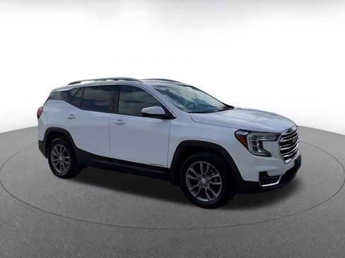 Used 2024 GMC Terrain SLT image 2