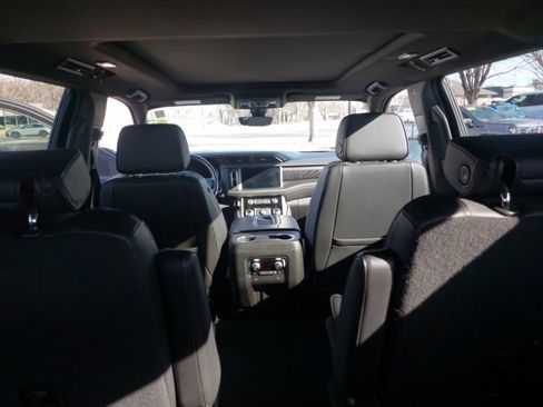 Used 2022 GMC Yukon Denali w/ Denali Premium Package image 20