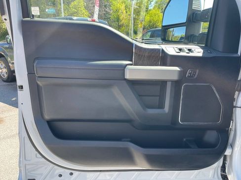 Used 2017 Ford F250 Lariat w/ Lariat Ultimate Package AWD/4WD image 28
