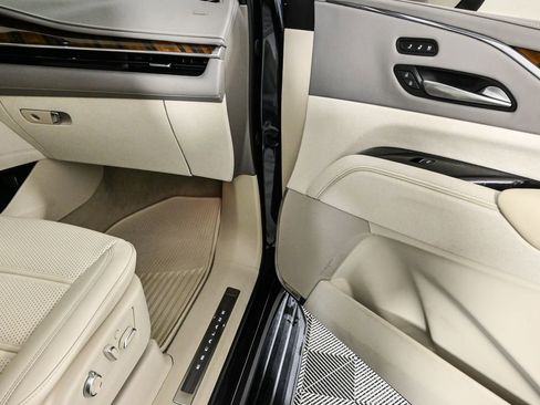 New 2024 Cadillac Escalade Sport Platinum w/ LPO, ONYX Package image 23