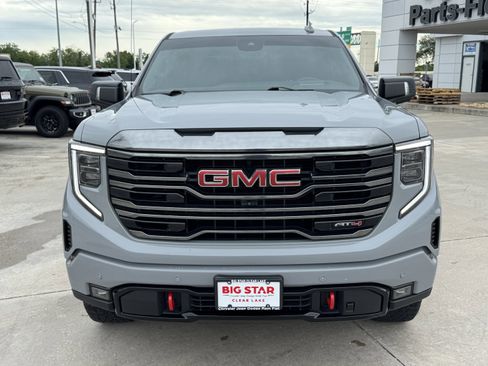 Used 2024 GMC Sierra 1500 AT4 w/ Technology Package AWD/4WD image 3
