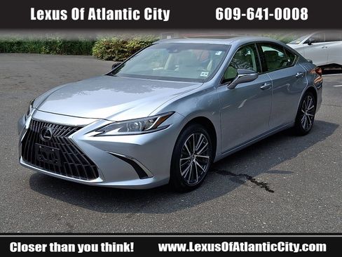 Used 2025 Lexus ES 300h w/ Premium Package FWD image 3