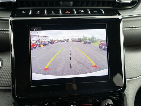 Used 2024 Jeep Grand Cherokee Altitude AWD/4WD image 19